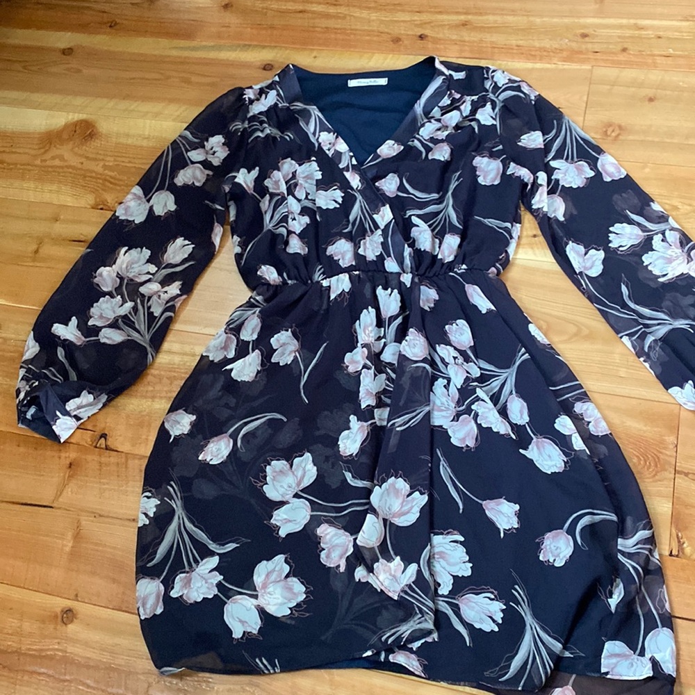 Floral navy blue dress. Above knee. Size med